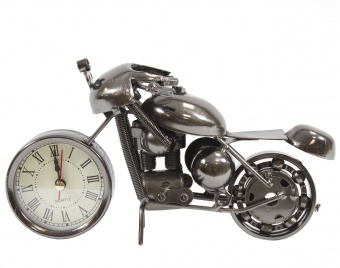 En motorka s hodinami